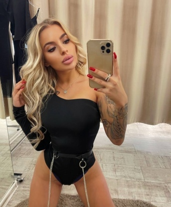 Искушенная красавица с великолепной фигурой готова погрузить тебя в атмосферу чувственности и страсти. Приезжай, не пожалеешь! Удовольствие гарантировано. 927, 22 года